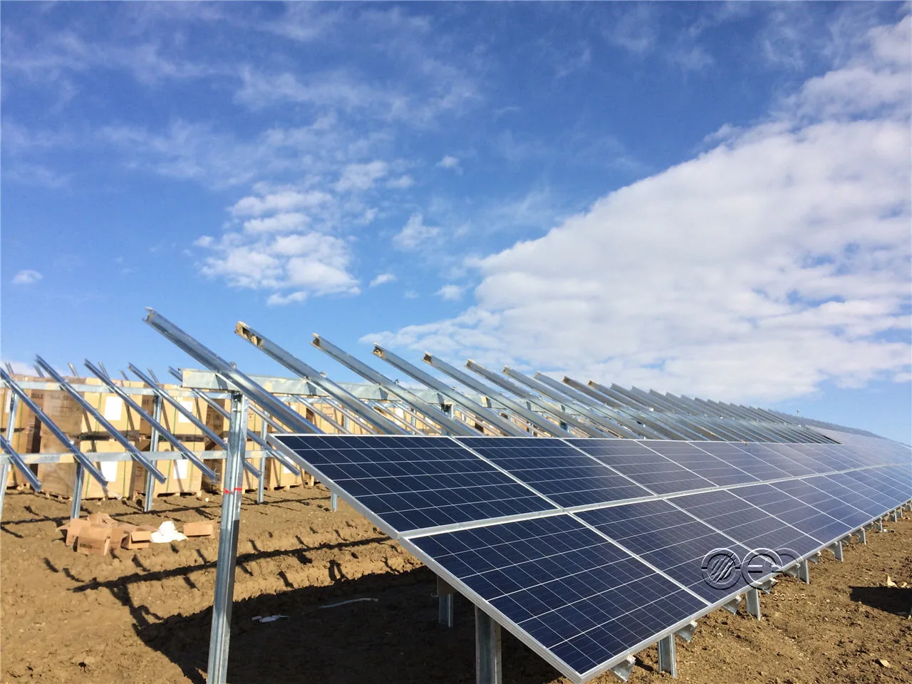 Güneş enerjisi santrali panel montajı