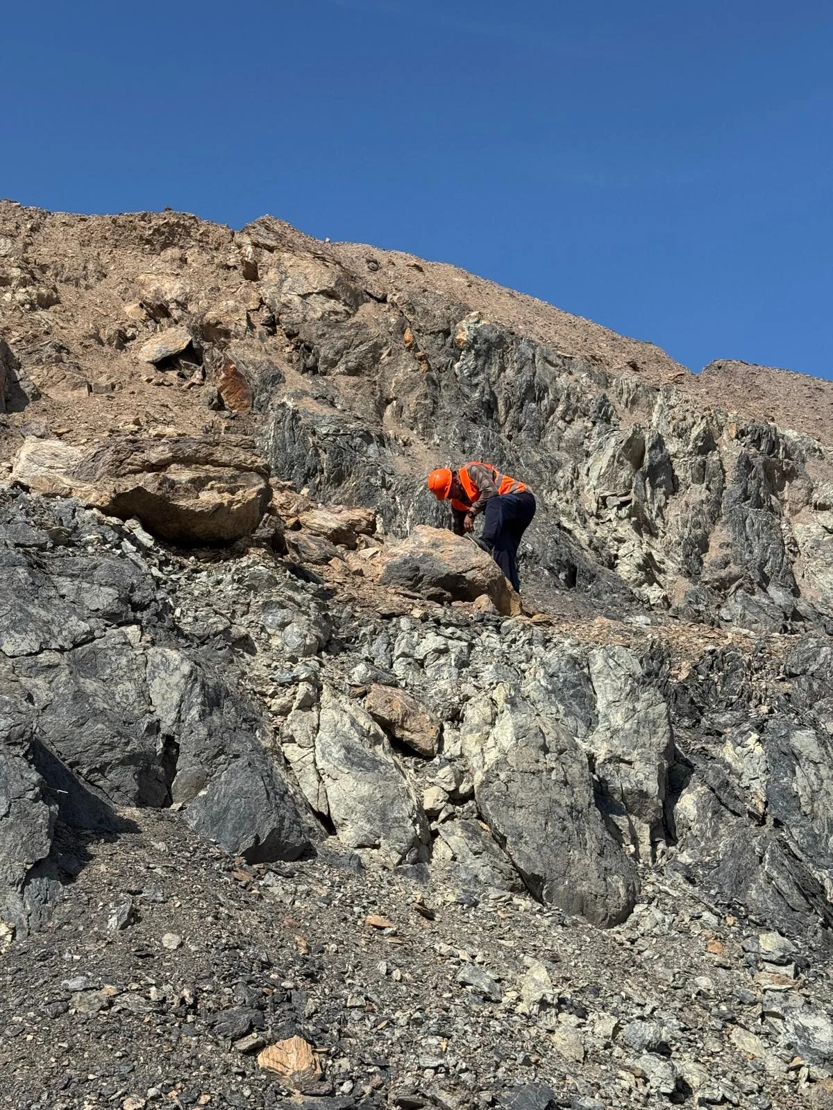 Kazakistan saha jeolojisi ve yüzey inceleme çalışması